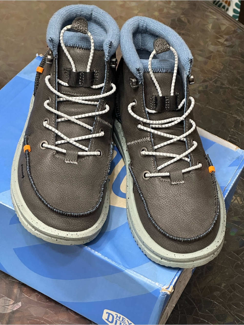 Hey dude Youth size 6